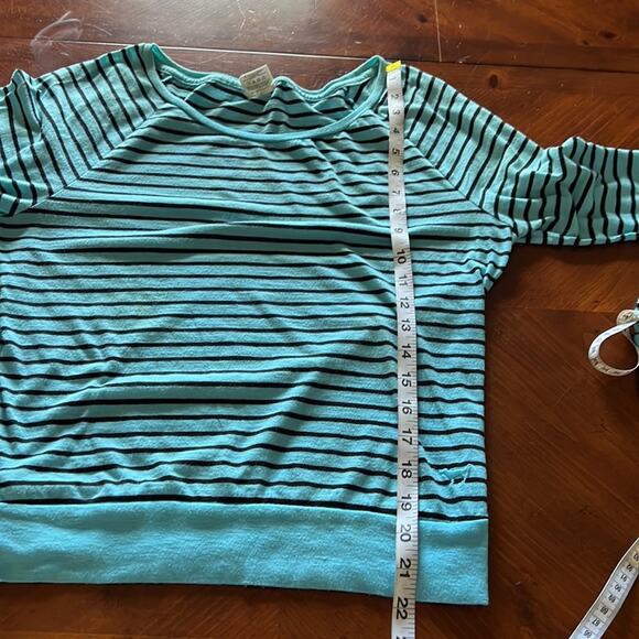 Pink Victoria’s Secret Size XS Blue Striped Knit Top Long Sleeves - Picture 9 of 9